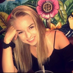 Meet your Posher, Kayla